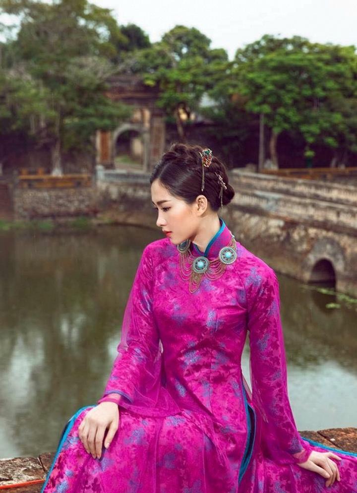 1. Áo hai dây bản mảnh: Áo hai dây bản mảnh tuy nhiên là một trong những mẫu áo khó