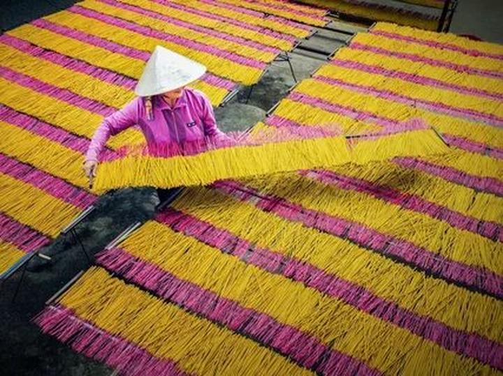Blouse tay phồng với thiết kế đơn giản và nhẹ nhàng: Blouse tay phồng luôn mang lại